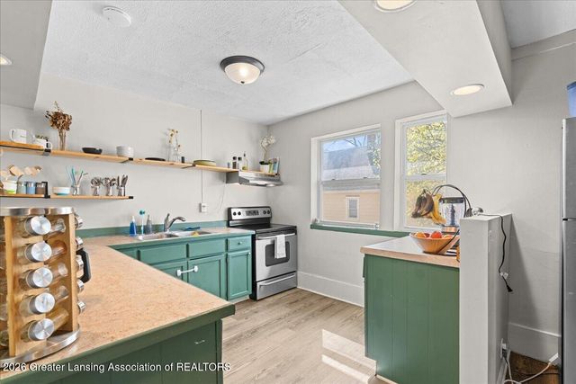820 W Shiawassee Street, Lansing, MI 48915