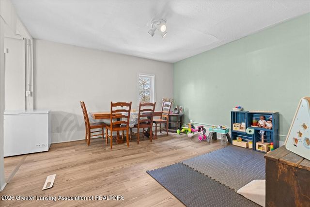 820 W Shiawassee Street, Lansing, MI 48915