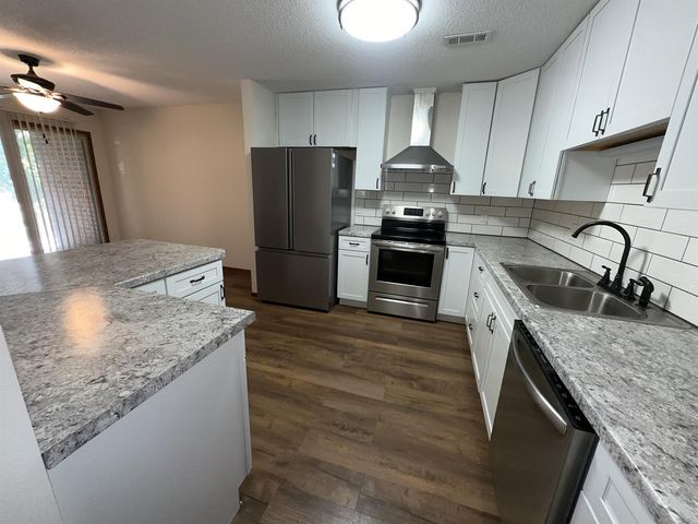 4517 Woodland Avenue 3, West Des Moines, IA 50266