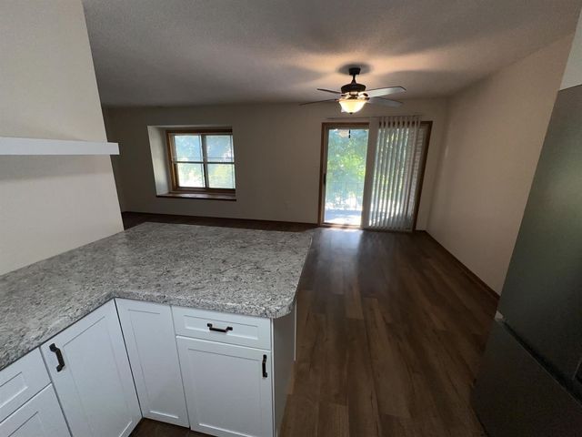 4517 Woodland Avenue 3, West Des Moines, IA 50266