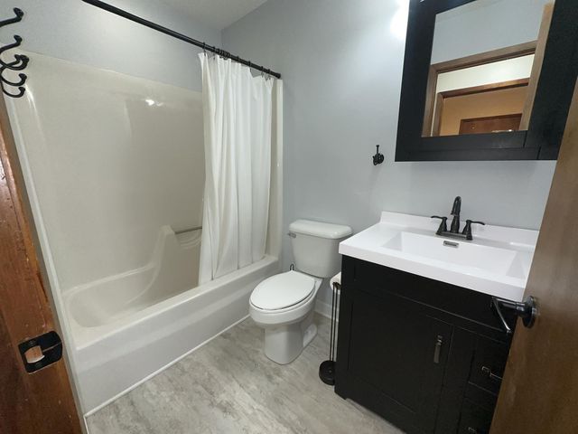 4517 Woodland Avenue 3, West Des Moines, IA 50266