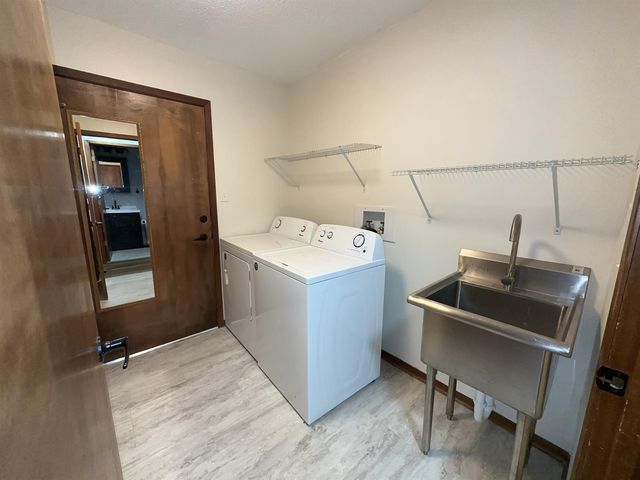 4517 Woodland Avenue 3, West Des Moines, IA 50266