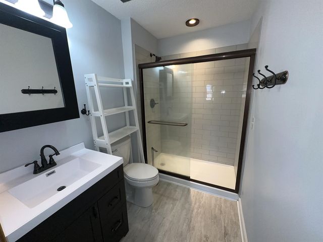 4517 Woodland Avenue 3, West Des Moines, IA 50266