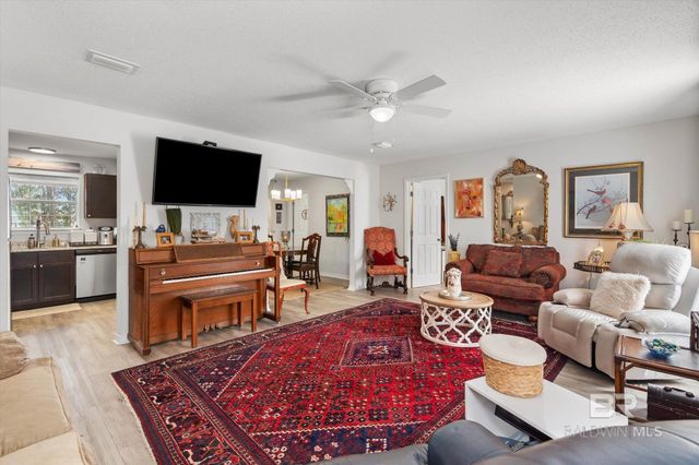 214 W Sycamore Avenue, Foley, AL 36535