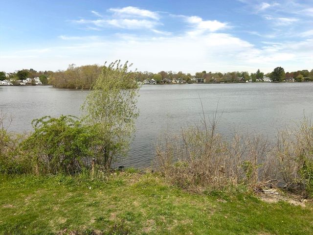100 Westminster Rd, Weymouth, MA 02189