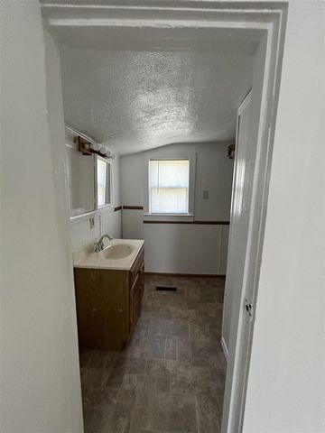 714 N Maple Grove Avenue, Hudson, MI 49247