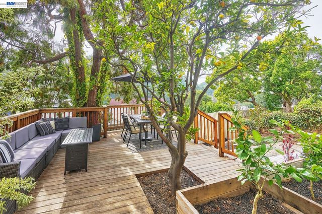 100 Sonia St., Oakland, CA 94618