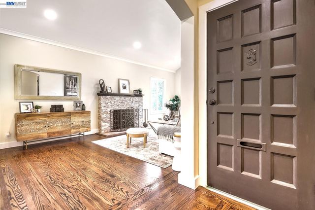 100 Sonia St., Oakland, CA 94618