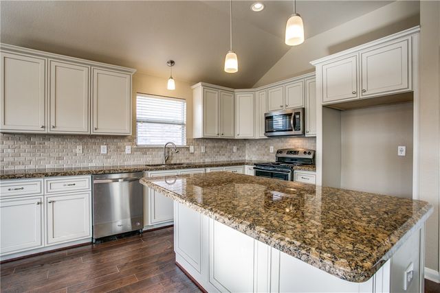 6809 Bear Hollow Lane, Watauga, TX 76137