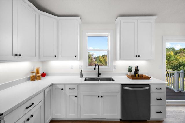 1974 S Lusitano Street, Shakopee, MN 55379