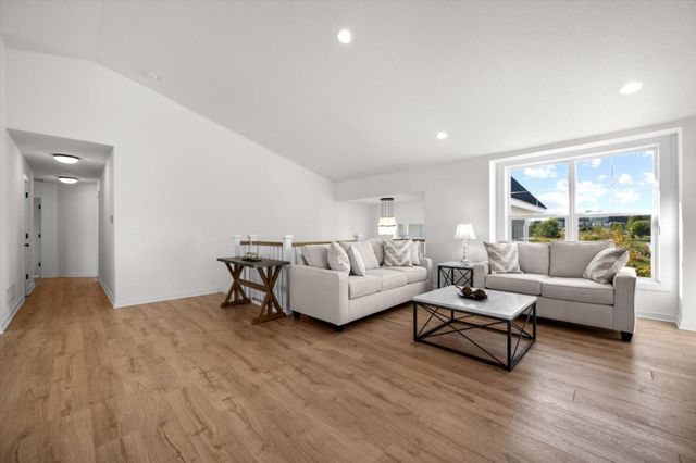 1974 S Lusitano Street, Shakopee, MN 55379