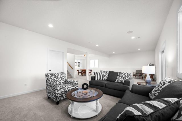 1974 S Lusitano Street, Shakopee, MN 55379