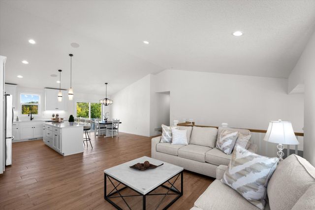 1974 S Lusitano Street, Shakopee, MN 55379