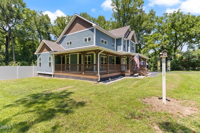 5232 Farmall Drive, Fayetteville, NC 28306