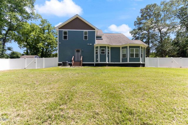 5232 Farmall Drive, Fayetteville, NC 28306