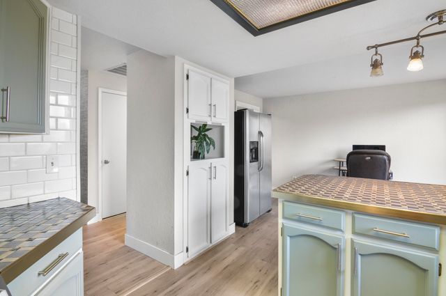 2327 Derry Court, Medford, OR 97504