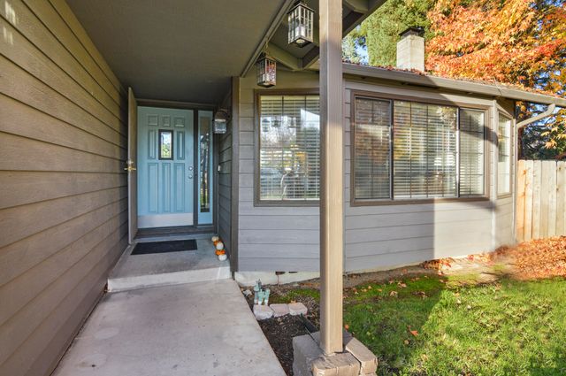 2327 Derry Court, Medford, OR 97504