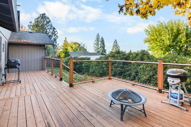 2327 Derry Court, Medford, OR 97504