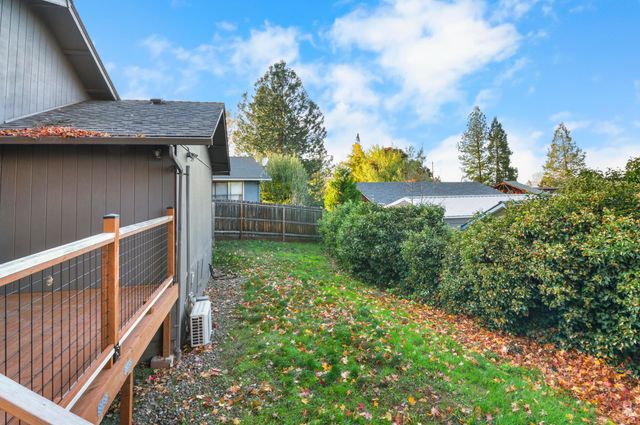 2327 Derry Court, Medford, OR 97504