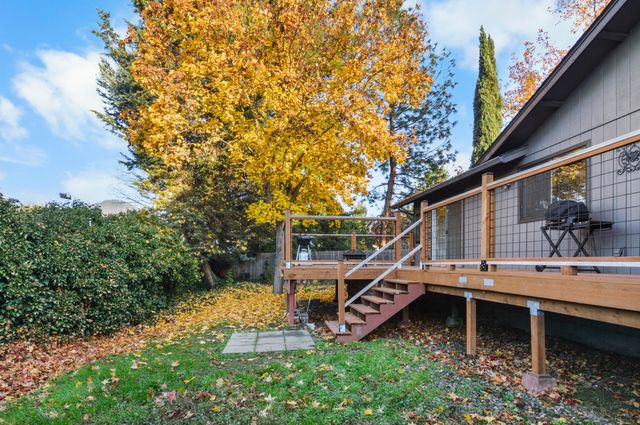 2327 Derry Court, Medford, OR 97504