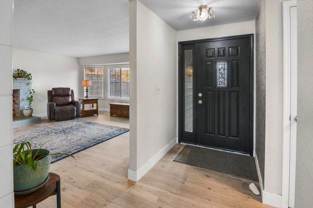 2327 Derry Court, Medford, OR 97504