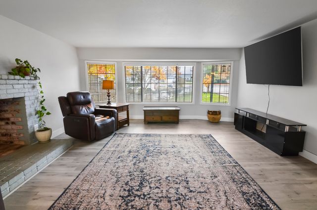 2327 Derry Court, Medford, OR 97504