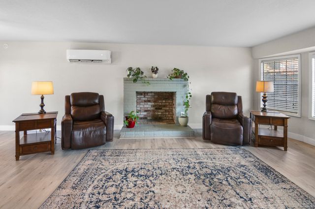 2327 Derry Court, Medford, OR 97504