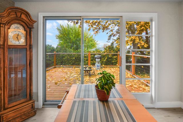 2327 Derry Court, Medford, OR 97504