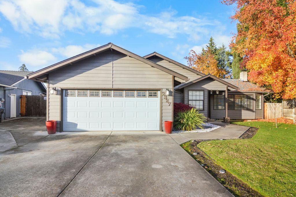 2327 Derry Court, Medford, OR 97504