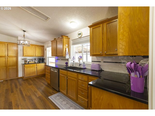 11584 Sw ROYAL VILLA Dr, Portland, OR 97224