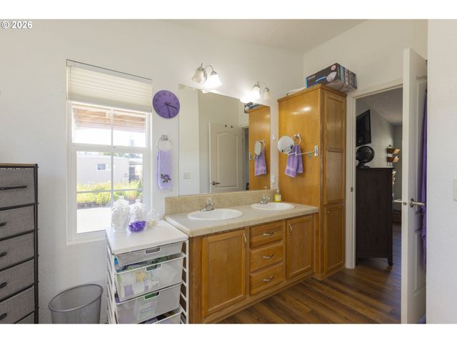 11584 Sw ROYAL VILLA Dr, Portland, OR 97224