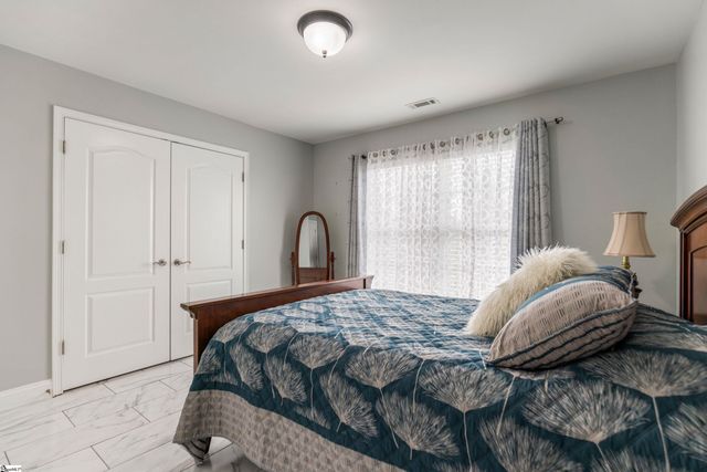 8 Middleberry Court, Greer, SC 29650