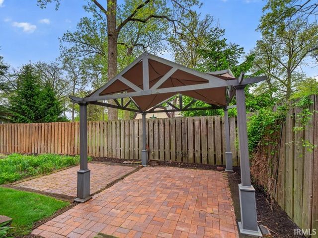1723 Forest Downs Drive, Fort Wayne, IN 46815