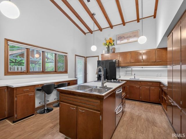 1723 Forest Downs Drive, Fort Wayne, IN 46815