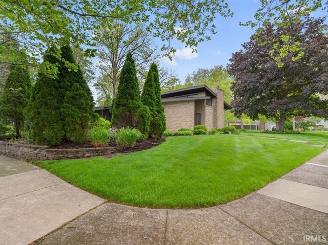 1723 Forest Downs Drive, Fort Wayne, IN 46815
