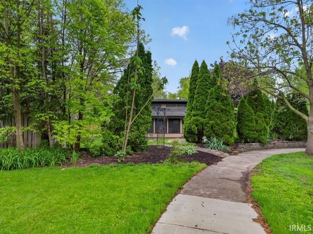 1723 Forest Downs Drive, Fort Wayne, IN 46815