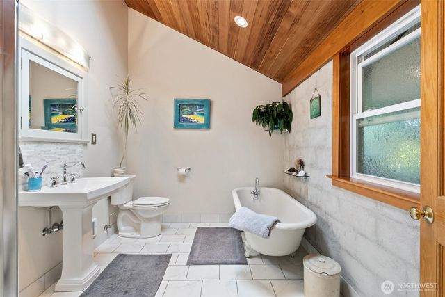 16107 Midvale Avenue N, Shoreline, WA 98133