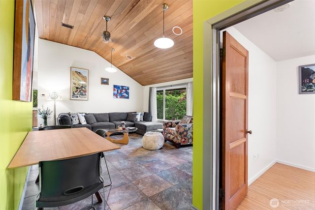 16107 Midvale Avenue N, Shoreline, WA 98133