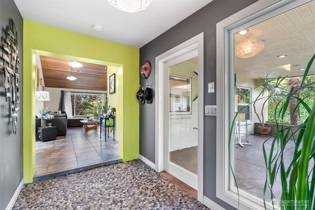 16107 Midvale Avenue N, Shoreline, WA 98133