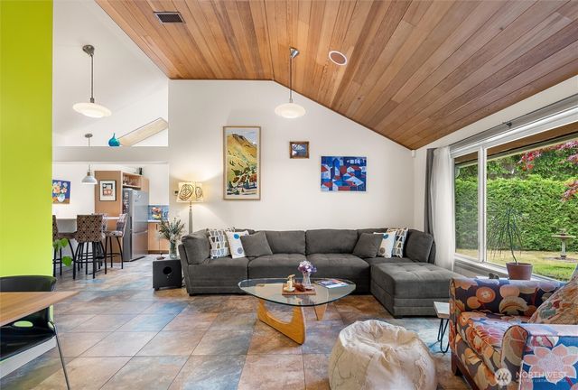 16107 Midvale Avenue N, Shoreline, WA 98133