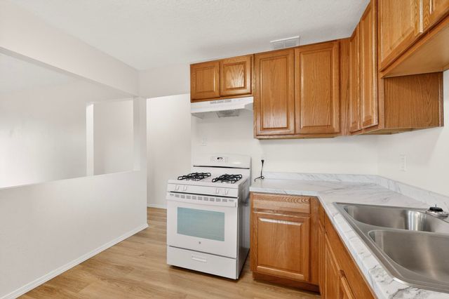 8320 Trumbull Avenue SE, Albuquerque, NM 87108