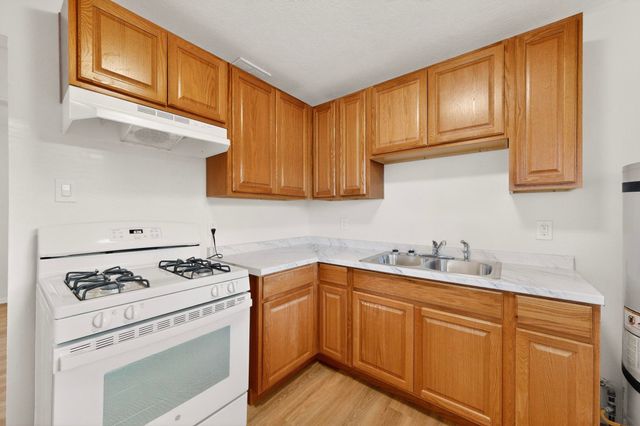 8320 Trumbull Avenue SE, Albuquerque, NM 87108