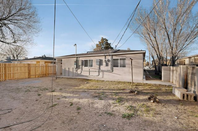 8320 Trumbull Avenue SE, Albuquerque, NM 87108