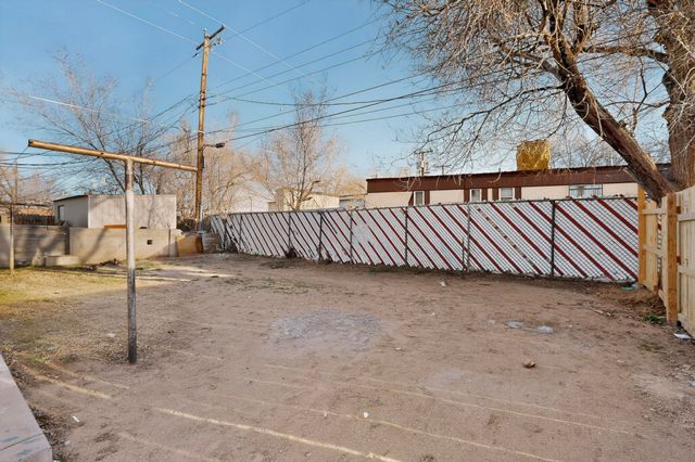 8320 Trumbull Avenue SE, Albuquerque, NM 87108