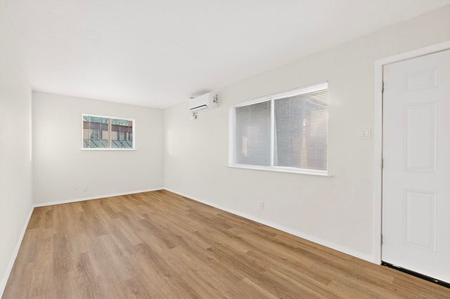 8320 Trumbull Avenue SE, Albuquerque, NM 87108