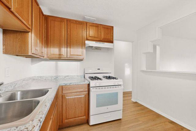 8320 Trumbull Avenue SE, Albuquerque, NM 87108