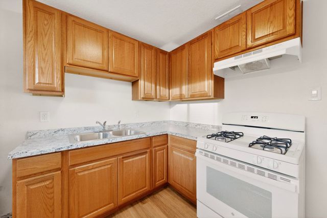 8320 Trumbull Avenue SE, Albuquerque, NM 87108