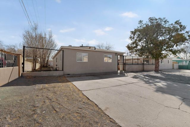 8320 Trumbull Avenue SE, Albuquerque, NM 87108
