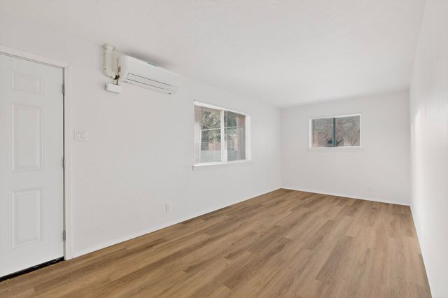 8320 Trumbull Avenue SE, Albuquerque, NM 87108