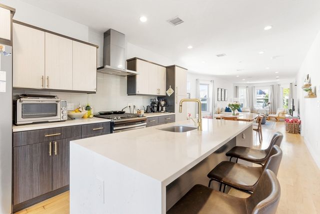 112 King Street 3, Boston, MA 02122